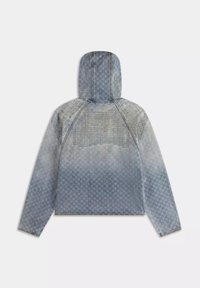 Giacca di jeans con cappuccio, caratterizzata da un motivo sfumato in azzurro chiaro, dettagli testurizzati sulle spalle e polsini a coste.