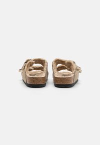 Birkenstock ARIZONA SHEARLING LEVE LAF REGULAR UNISEX - Sandalias - taupe