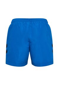 Blå sportshorts gjorda av lättviktsmaterial, med resårmidja och svarta grafiska detaljer på sidorna.