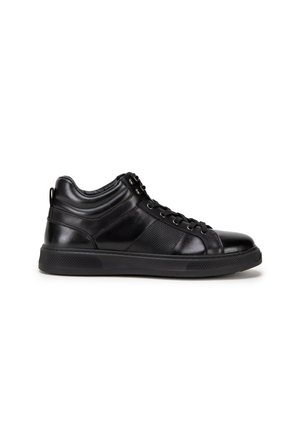 Trainers - black