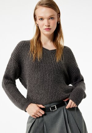 - Sweter