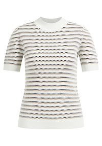 Top de punto de manga corta en blanco con un patrón de rayas horizontales en marino y beige. Presenta un escote redondo y un acabado de punto texturizado.