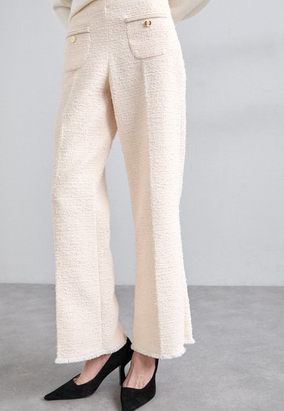 sandro PANTALON - Stoffhose - ecru/rose