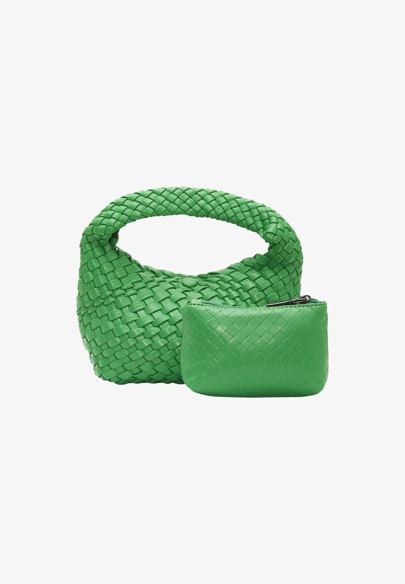 Borsa a tracolla verde in tessuto intrecciato con manico arrotondato, abbinata a una piccola pochette verde testurizzata. Entrambi realizzati in morbida pelle e presentano un design intrecciato.