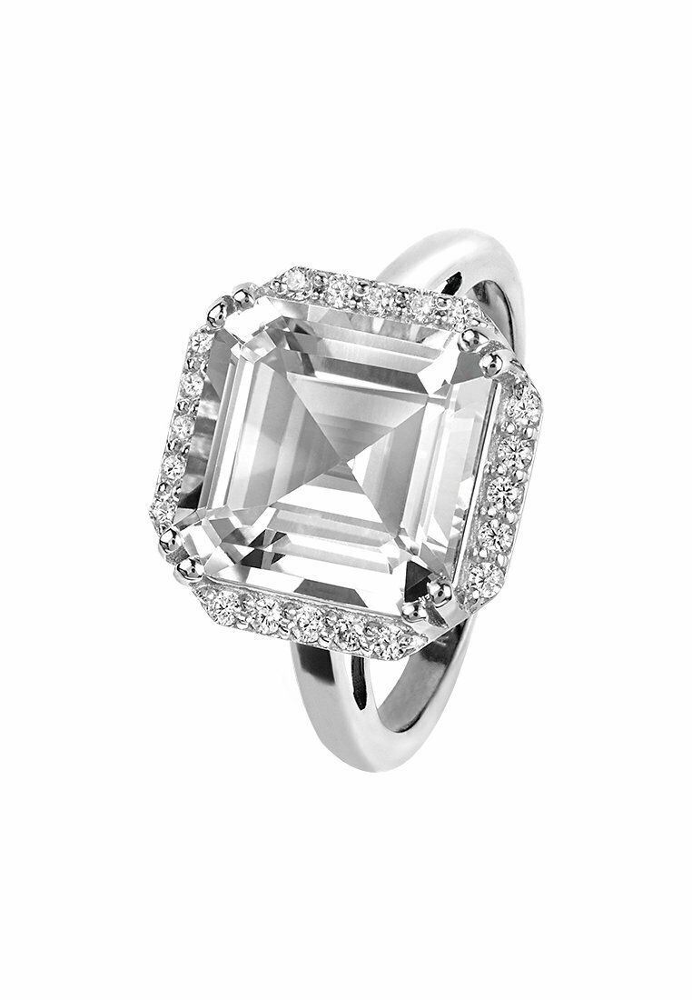 Sølvring med en stor, oktagonal klar ædelsten omkranset af mindre klare sten, med en poleret ring og geometrisk design.