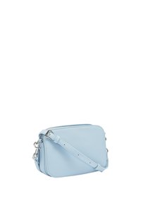 Borsa a tracolla in pelle azzurro chiaro con forma rettangolare, chiusura con zip e tracolla regolabile, dotata di dettagli in metallo color argento.