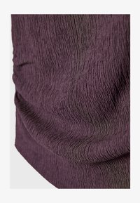 Non sélectionné, dark red