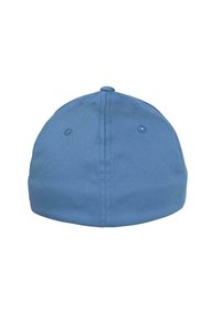 Blauwe pet met een ronde kroon en een vlakke rand, gemaakt van katoen, met zes ventilatiegaten en een gestikte bovenknop.