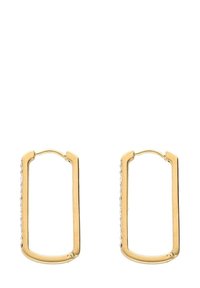 Goldene Creolen mit rechteckiger Form, die eine strukturierte Seite mit kleinen kreisförmigen Akzenten für zusätzliche Details aufweisen.