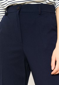 LolaLiza Hlače - navy basic