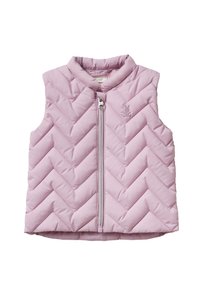 Světlě růžová zateplená vesta se vzorem ve tvaru šipek, vysokým límcem a předním zipem. Na levé straně hrudi je malá vyšívaná značka.
