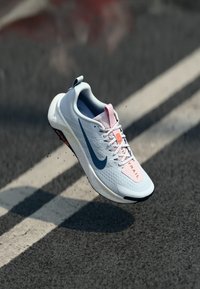 Nike Performance - REACTX WILDHORSE 10 - Obuwie do biegania Szlak Miniatura obrazu 1