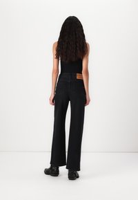 Red Bull Racing x Pepe Jeans STRAIGHT FIT - Džinsi ar platām starām - blue denim