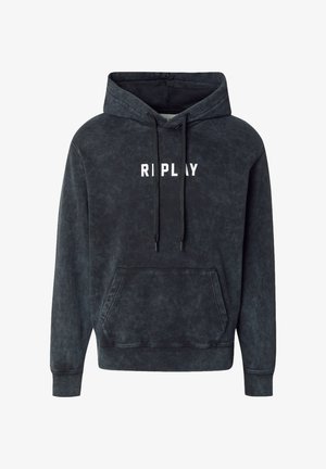 Črna kapuca z teksturirano površino, kapuca z vrvico, sprednji žep in bel logo "RIPLAY". Ima rebraste manšete in spodnji rob.