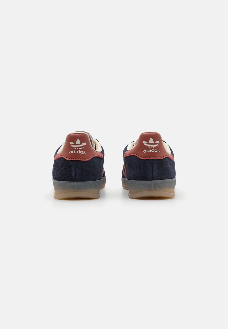adidas Originals GAZELLE INDOOR UNISEX - Trainers - legend ink/preloved ruby/white/dark blue - Zalando.ie adidas Originals GAZELLE INDOOR UNISEX - Trainers - legend ink/preloved ruby/white/dark blue - Zalando.ie