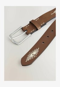 Selectat, tan brown