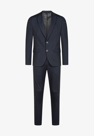 Donker marineblauw pak gemaakt van een gestructureerde stof, met een kentkraag, twee knopen en twee voorzakken. Geslankeerde broek maakt de outfit compleet.