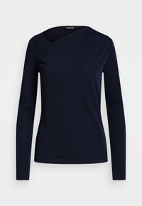 Námorní modrý top s dlouhým rukávem, asymetrickým výstřihem, hladkou texturou a těsným střihem. Jednoduché švy bez viditelného kování nebo vzorů.