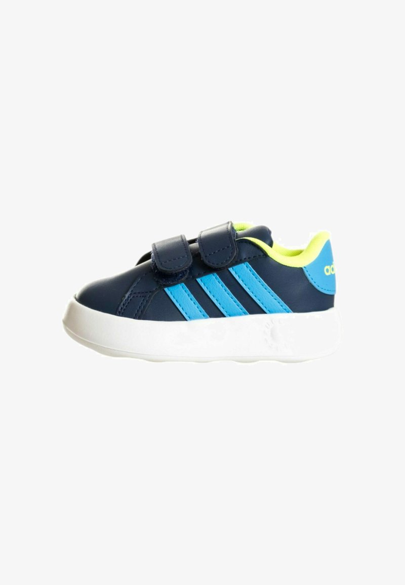 Sneaker blu navy con strisce blu, suola bianca e dettagli verde lime. Presenta cinturini in velcro per la chiusura e una texture in pelle liscia.