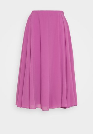 Midi-længde, flydende, plisseret nederdel i ensfarvet, klar pink stof med en tætsiddende talje og let udvidelse.