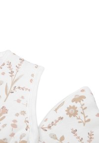 Vêtement sans manches blanc avec un motif floral dans des pastels doux, présentant des fleurs beige clair et roses, des feuilles et des contours délicats.