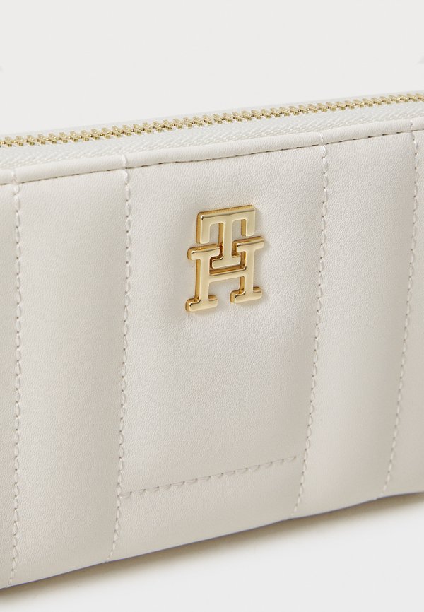 FEMININE - Wallet - ivory petal2