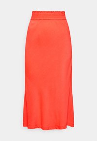 Selecionado, coral red