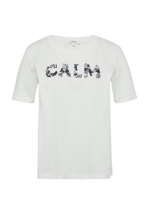 Witte katoenen T-shirt met korte mouwen, gekenmerkt door het woord "CALM" in zwarte en meerkleurige geborduurde letters. Ronde hals.