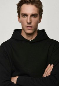 Mango Mikina s kapucňou - black