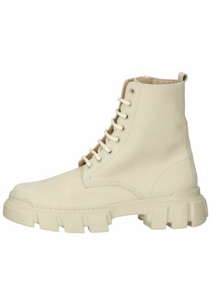 Bottine beige en cuir à lacets avec semelle crantée épaisse et languette à l'arrière, vue de profil sur fond blanc.
