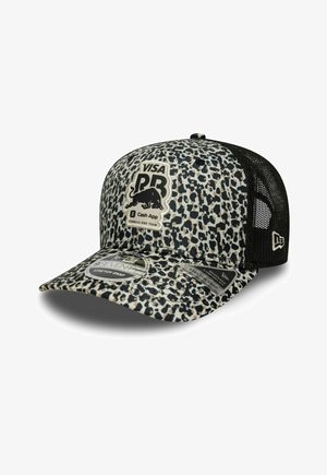 Leopardmuster-Cap mit schwarzem Mesh-Rücken, vorne mit Logos der Visa- und Cash App-Formel-1-Teams auf einem Aufnäher.