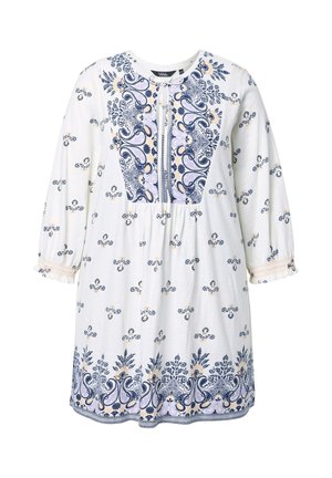 Hvid langærmet kjole med blå og beige blomster- og paisleymønstre, rund halsudskæring og bindedetalje foran.