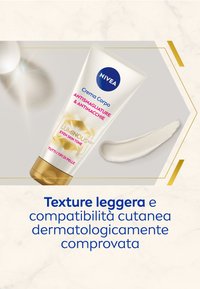Tubo di crema corpo NIVEA, bianco con dettagli dorati, presenta un testo rosa. Include un campione di consistenza cremosa accanto. Dichiarazioni di compatibilità testata dermatologicamente.