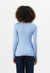 Rosemunde RWBABETTE V NECK CARDIGAN - Vesta na kopčanje - blue heaven