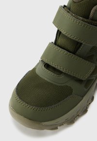 Viking TRACK MID WP UNISEX - Visoke tenisice - olive