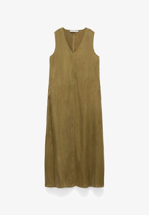 Ärmelloses Midi-Kleid aus olivgrünem Wildleder mit V-Ausschnitt und geradem Schnitt, dargestellt auf weißem Hintergrund.