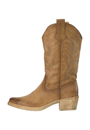 Bota de vaquero de cuero color canela con costuras decorativas, de altura media hasta la pantorrilla y con tacón de madera apilada.