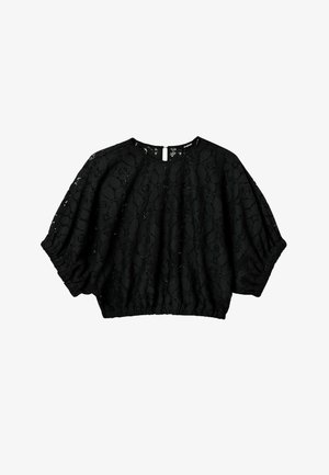 Blusa nera in pizzo con un motivo floreale testurizzato, ampia manica a pipistrello e orlo arricciato. Presenta un collo rotondo e chiusura posteriore.