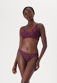 Triumph AMOURETTE CHARM - Reggiseno a triangolo - deep burgundy