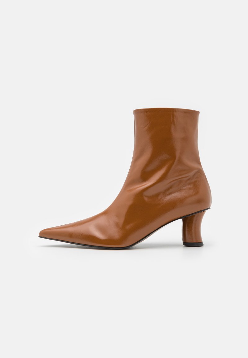 Reike Nen POINTED CURVY BOOTS Classic ankle boots brown Zalando.co.uk