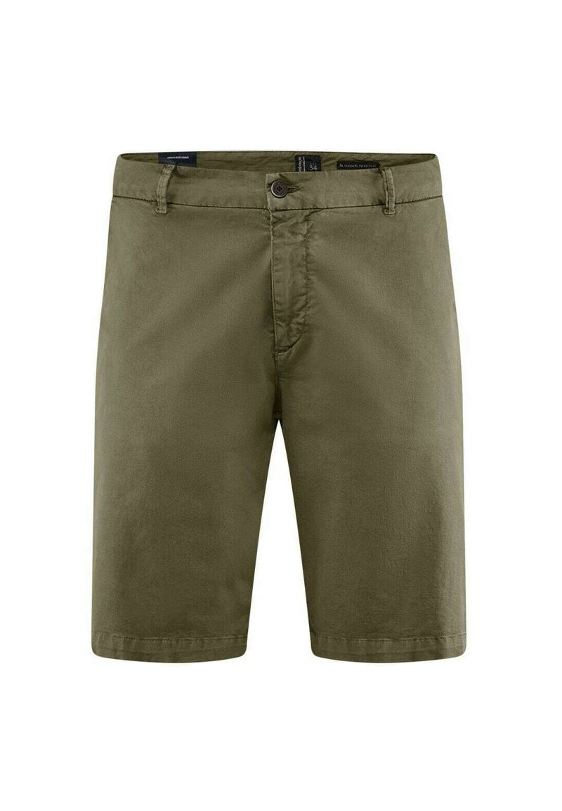 Shorts verde oliva realizzati in cotone con una texture liscia, dotati di chiusura con bottone, passanti per la cintura e gambe dritte e pulite.