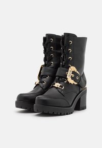 Versace Jeans Couture Šněrovací kotníkové boty - black