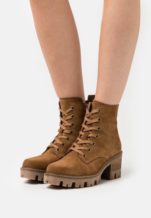 Platform ankle boots - brown