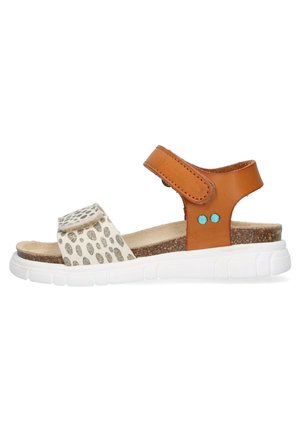 Sandal in pelle marrone chiaro con una fascia in crema testurizzata con punti argentati, suola in gomma bianca, fibbia regolabile e accenti blu.