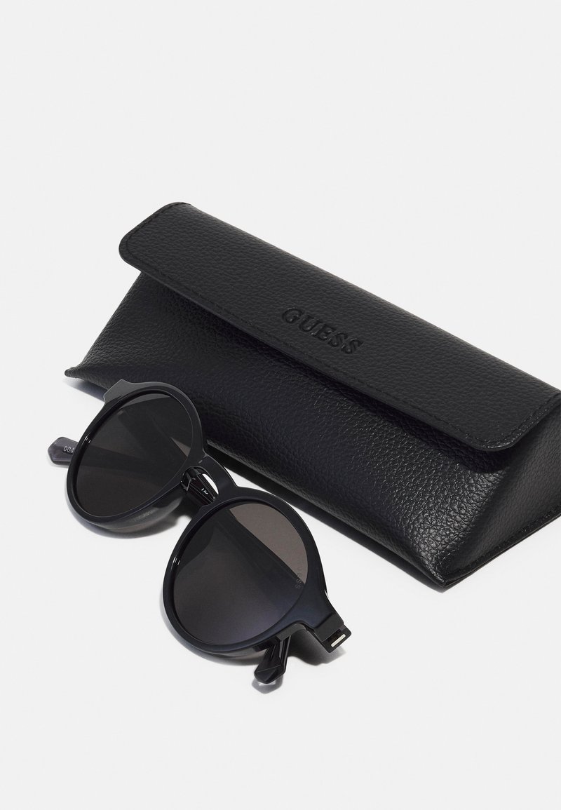 Herren Taschen & Koffer | Guess UNISEX Sonnenbrille shiny black/schwarz - JR39877 Herren Taschen & Koffer | Guess UNISEX Sonnenbrille shiny black/schwarz - JR39877
