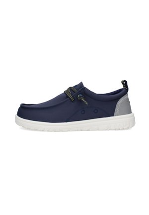 Scarpa casual slip-on blu navy con suola bianca, dettaglio con lacci elastici e linguetta grigia sul tallone, progettata per comfort e facilità di utilizzo.