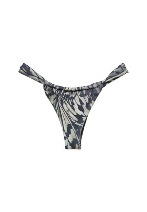 Slip bikini con fantasia a ali di farfalla in bianco e nero, con fianchi elasticizzati arricciati e laccetti laterali, su sfondo bianco.