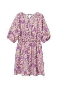 Robe à motifs floraux violets avec un décolleté en V, une taille élastique et des manches courtes à volants. Fabriquée en tissu léger au toucher doux.