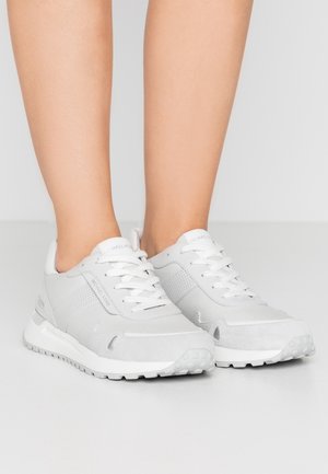 Baskets basses - grey