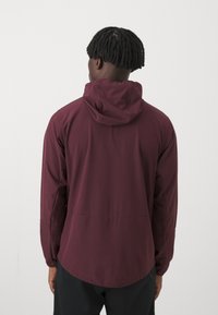 Nike Performance UNLIMITED - Träningsjacka - burgundy crush/black